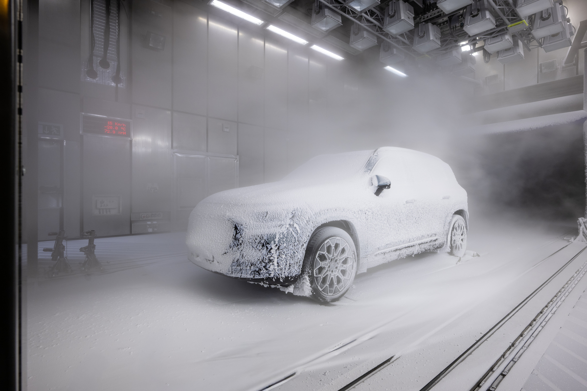 Mercedes-Benz GLB під час зимових випробувань