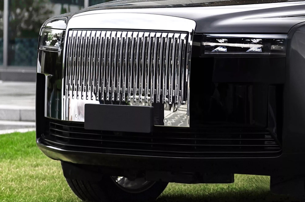 Rear of Dreame SUV with swing doors