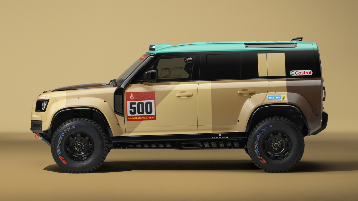 Defender на старті ралі Дакар