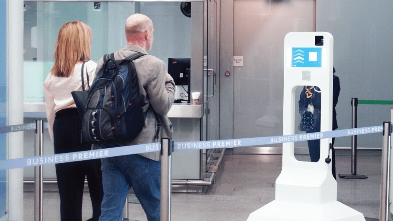 Велика Британія протестує систему контролю за обличчям замість паспортів, але повний запуск відкладається