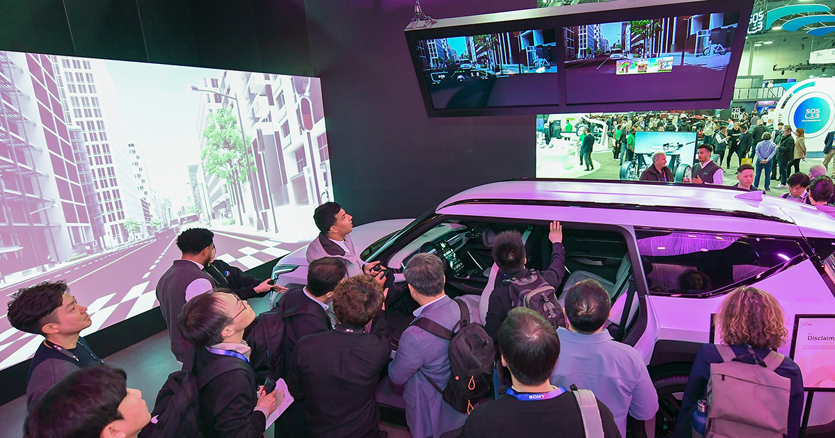 Kia EV9 equipped with 'Holographic Windshield Display' at CES 2025