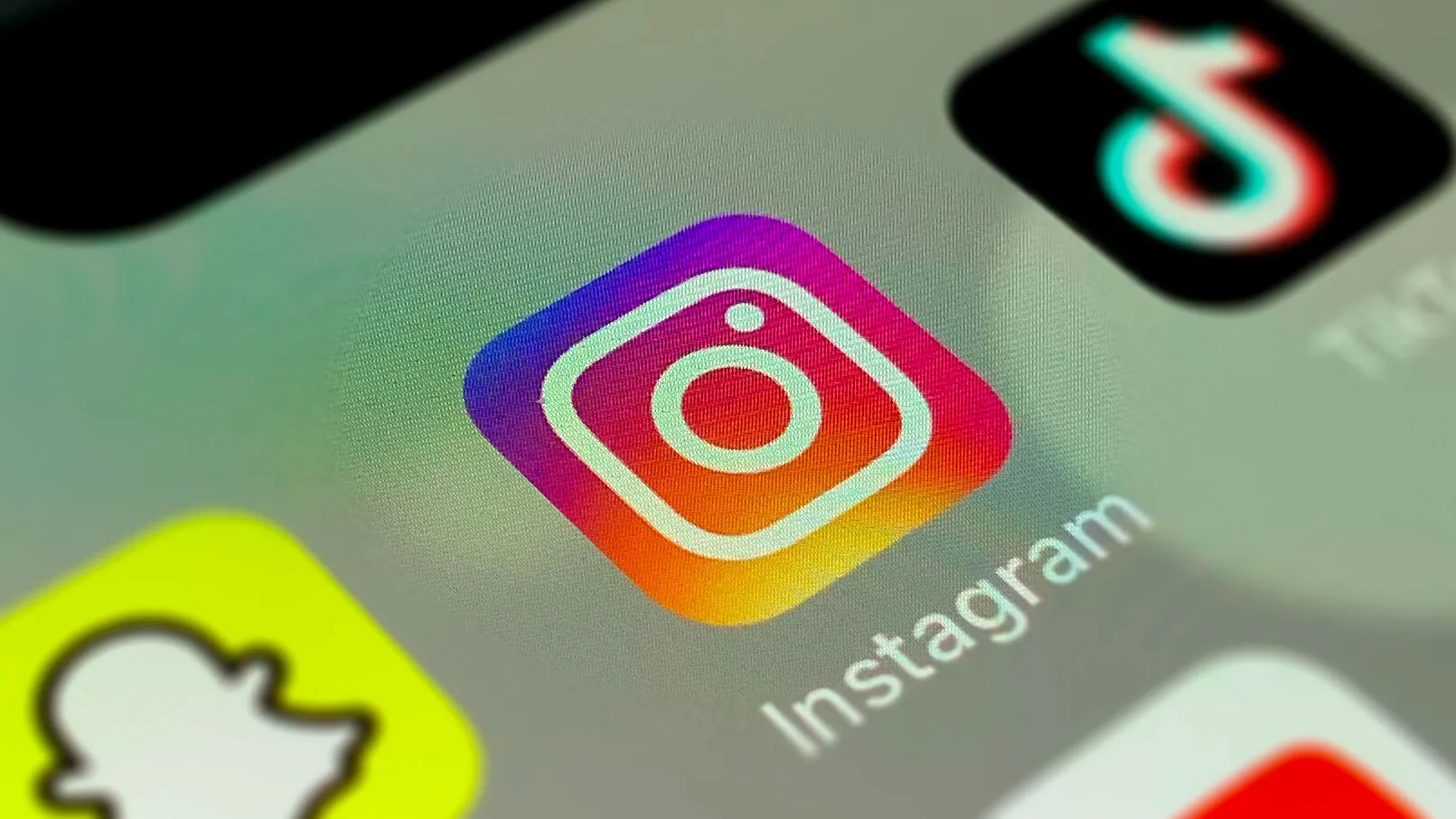 Instagram développe des "amis IA" personnalisables - des chatbots personnalisés pour socialiser.