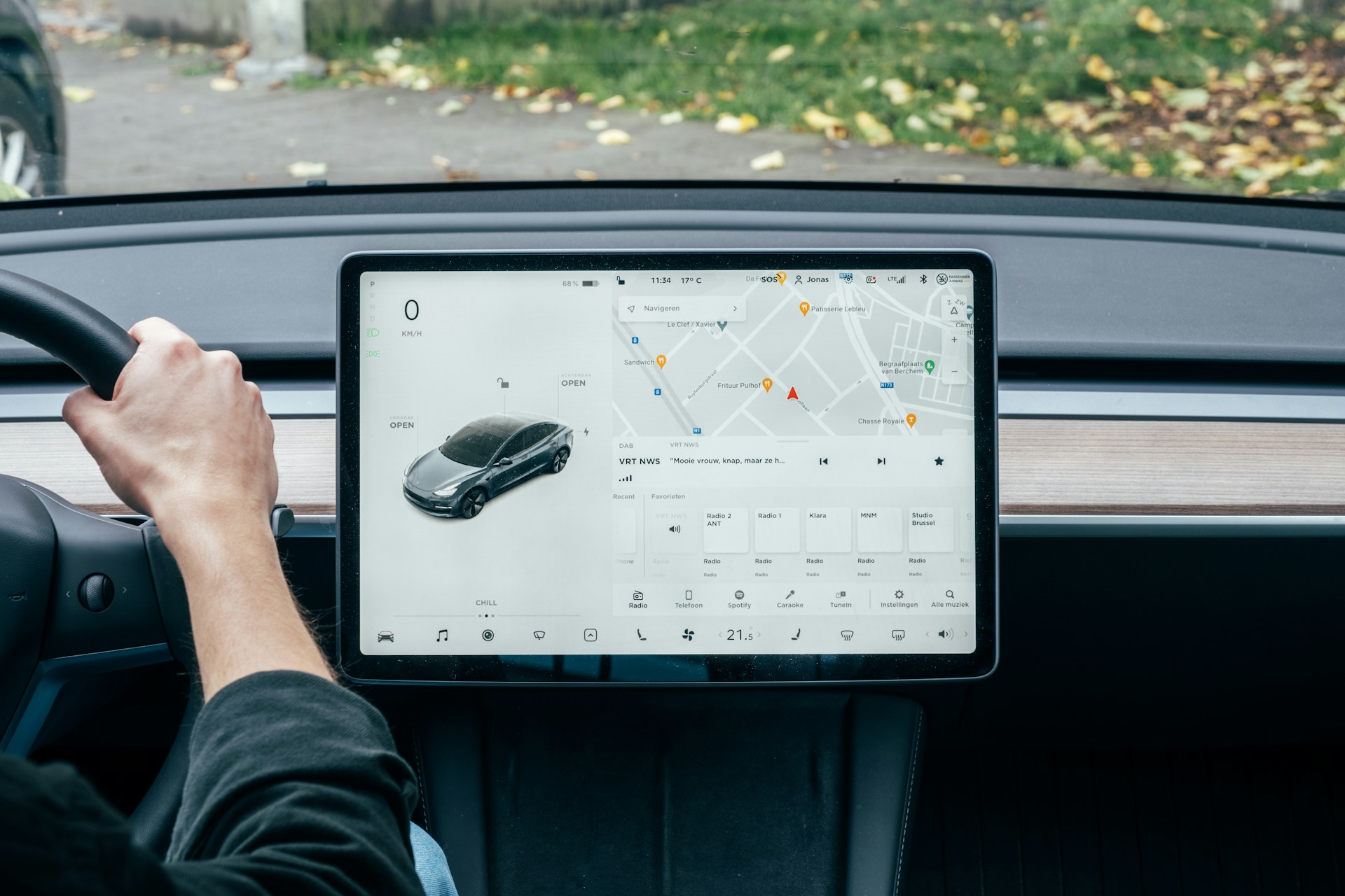 Tesla знизила вартість пакета Full Self-Driving всупереч попереднім заявам Маска