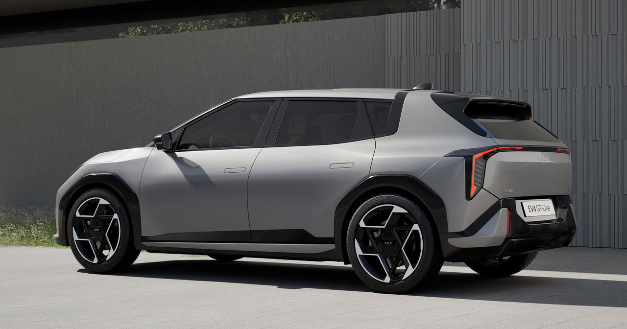 Електромобіль Kia EV4 у кузові хетчбек