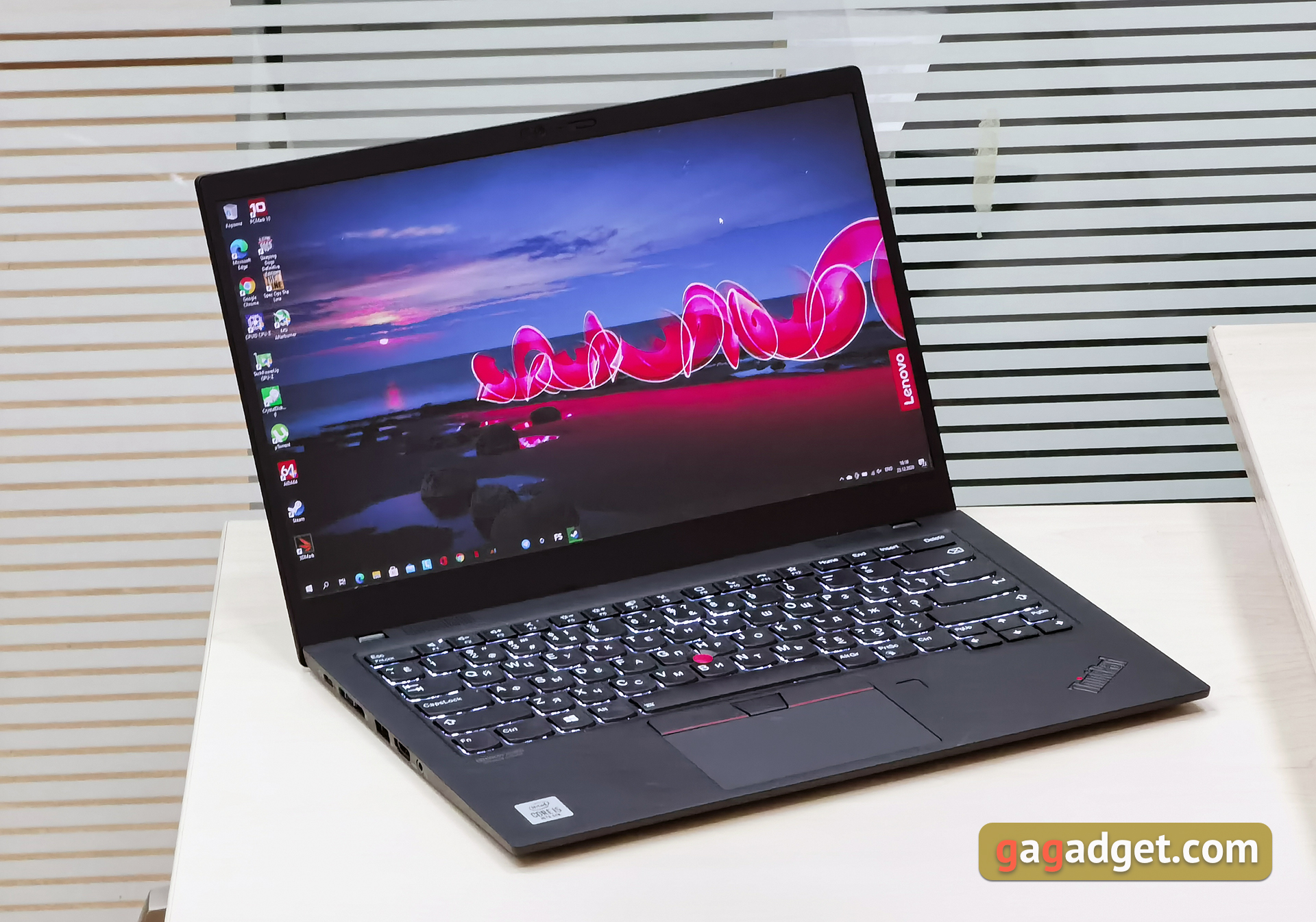 Обзор Lenovo ThinkPad X1 Carbon 8th Gen: нестареющая бизнес-классика
