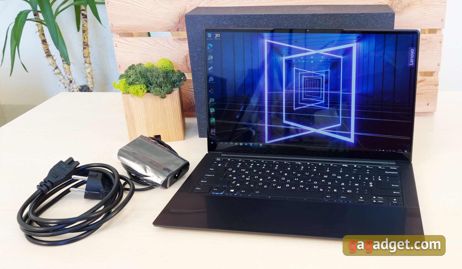 Lenovo Yoga Slim 9i Laptop Review-3