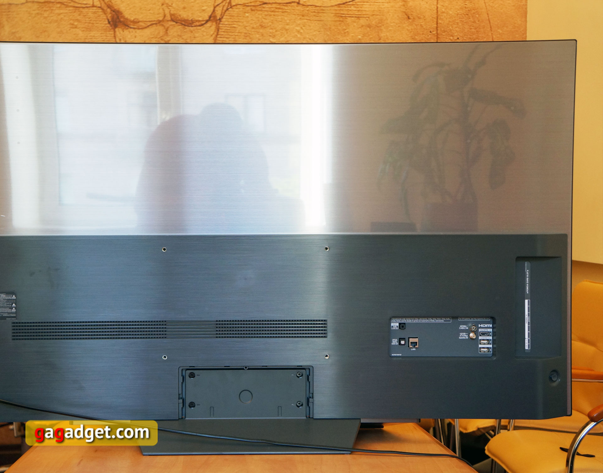 lg-oled55b8pla-08.jpg
