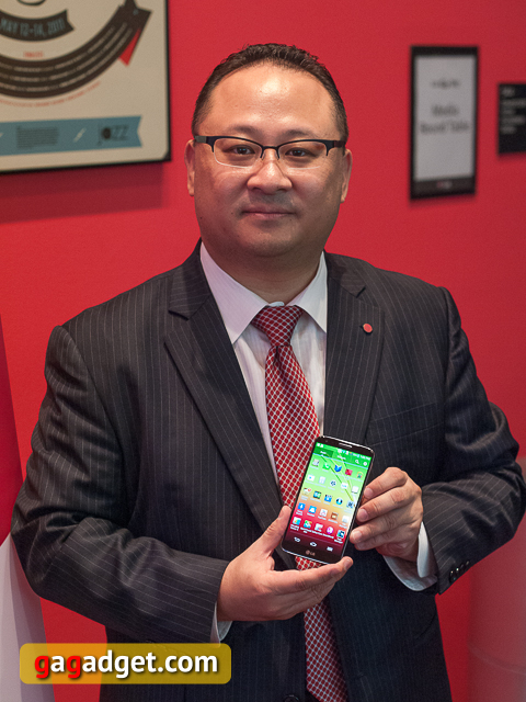 Первый взгляд на смартфон LG G2-15