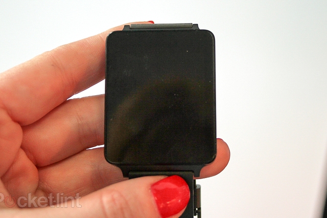 Живые фото и сроки начала продаж умных часов LG G Watch