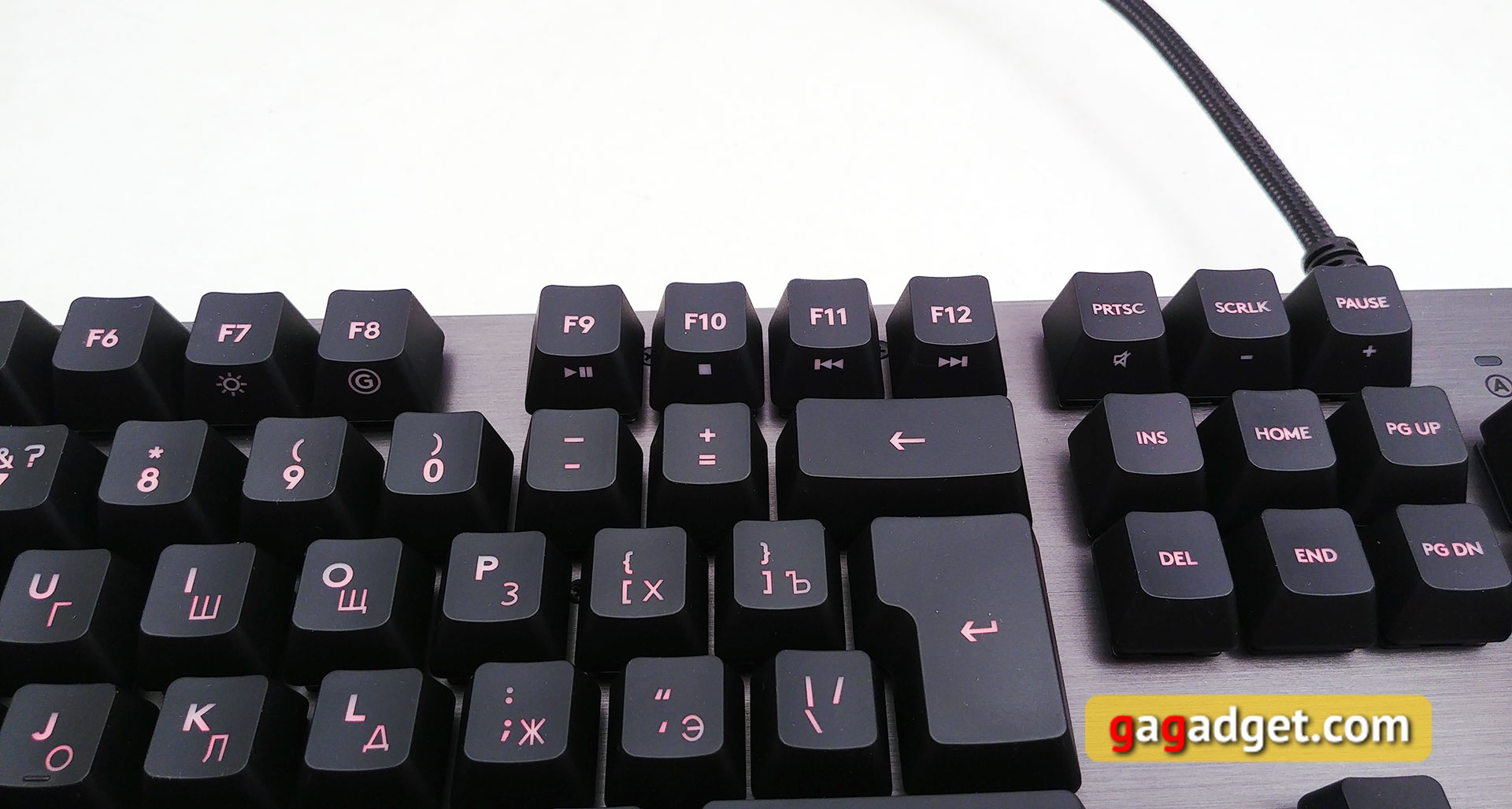 logitech-g413-carbon-08.jpg