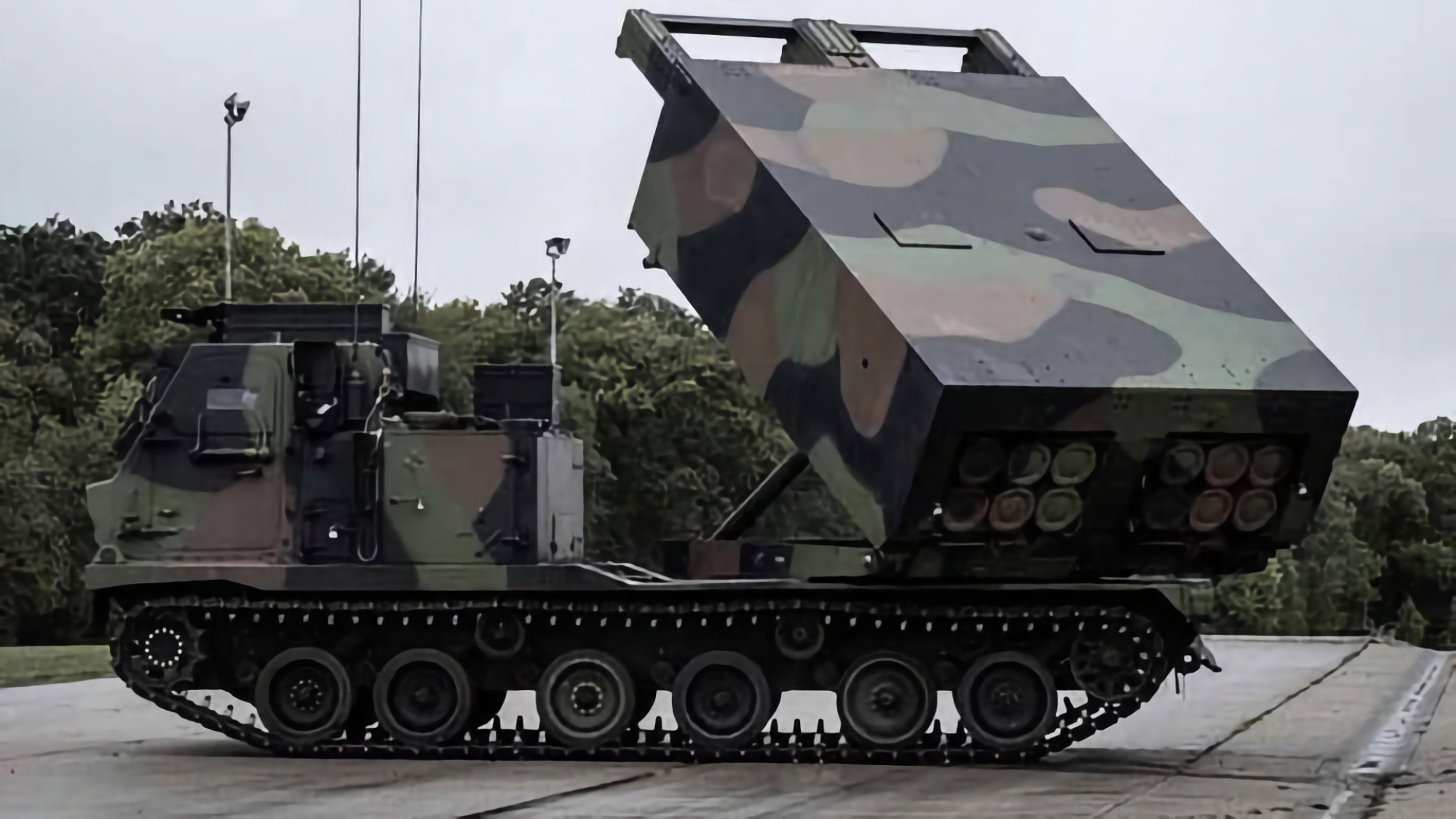 La France a transféré un lot supplémentaire de lance-roquettes multiples LRU à l'Ukraine, une version modifiée du M270.