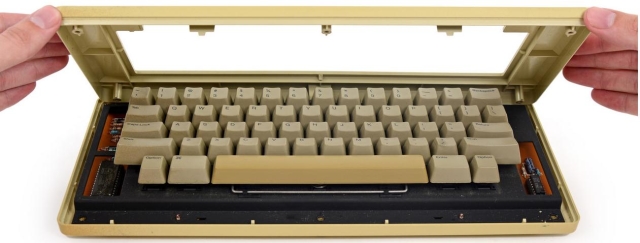 Умельцы из iFixit разобрали первый компьютер Macintosh 128K-12