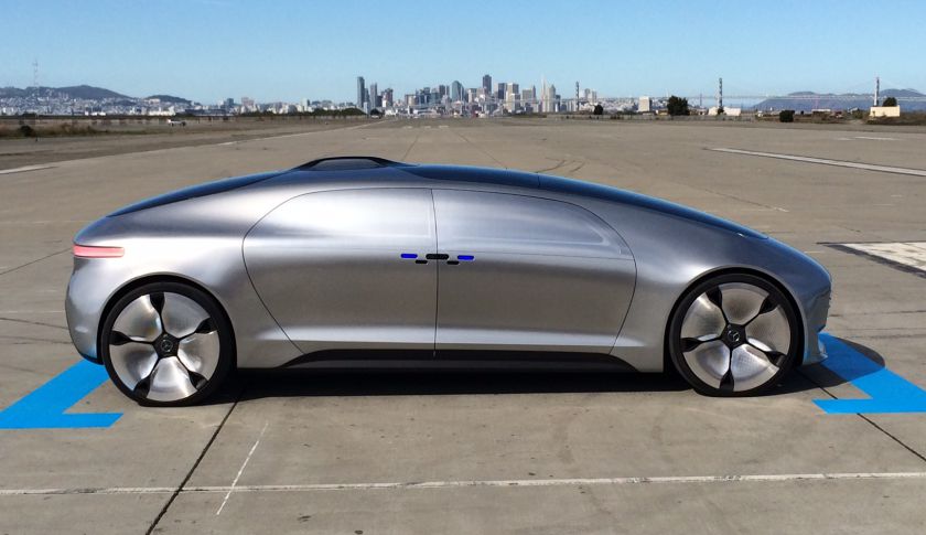 Новая демонстрация беспилотного Mercedes F 015 с интерьером и живыми людьми внутри (видео)