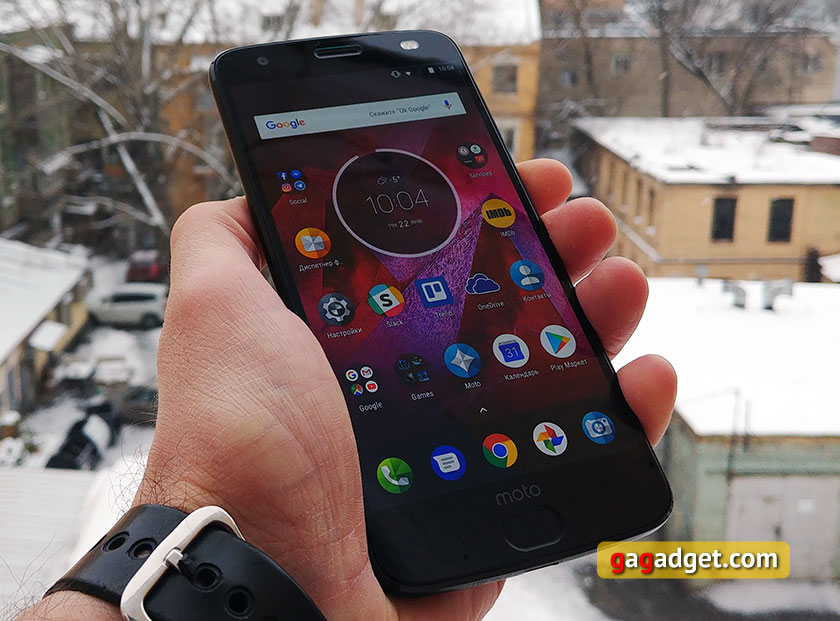moto-z2-force-02.jpg