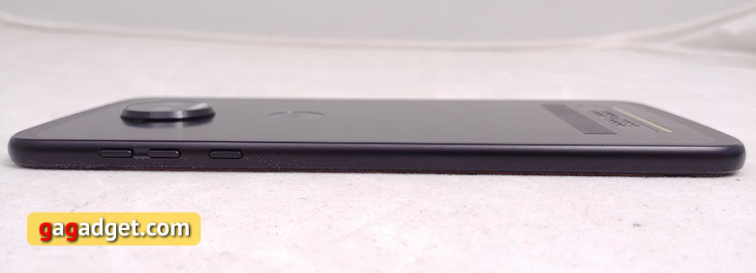 moto-z2-force-08.jpg