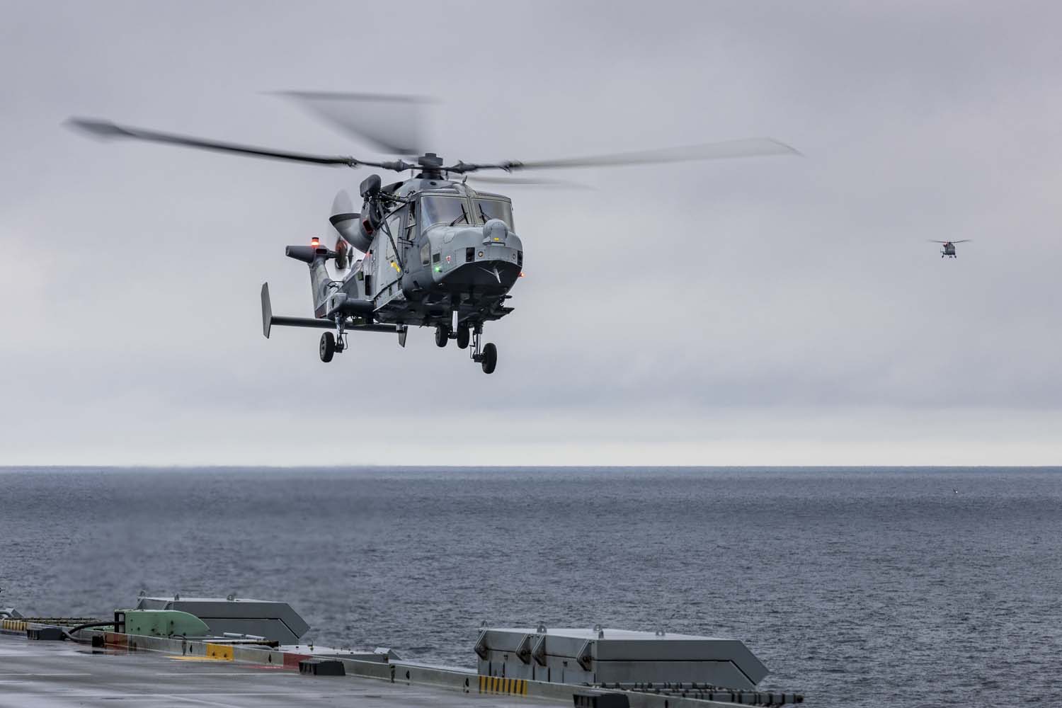 The flagship aircraft carrier HMS Queen Elizabeth, carrying fifth-generation F-35 Lightning II fighters, successfully conducted a series of simulated strike missions off the coast of Norway-6
