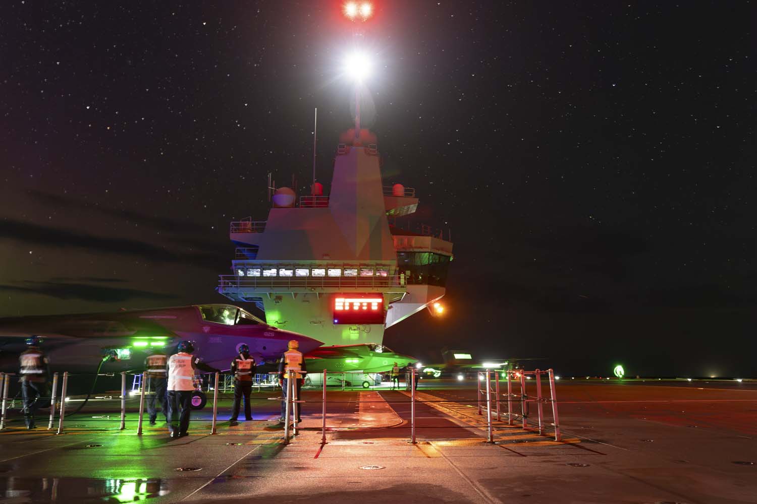 The flagship aircraft carrier HMS Queen Elizabeth, carrying fifth-generation F-35 Lightning II fighters, successfully conducted a series of simulated strike missions off the coast of Norway-9