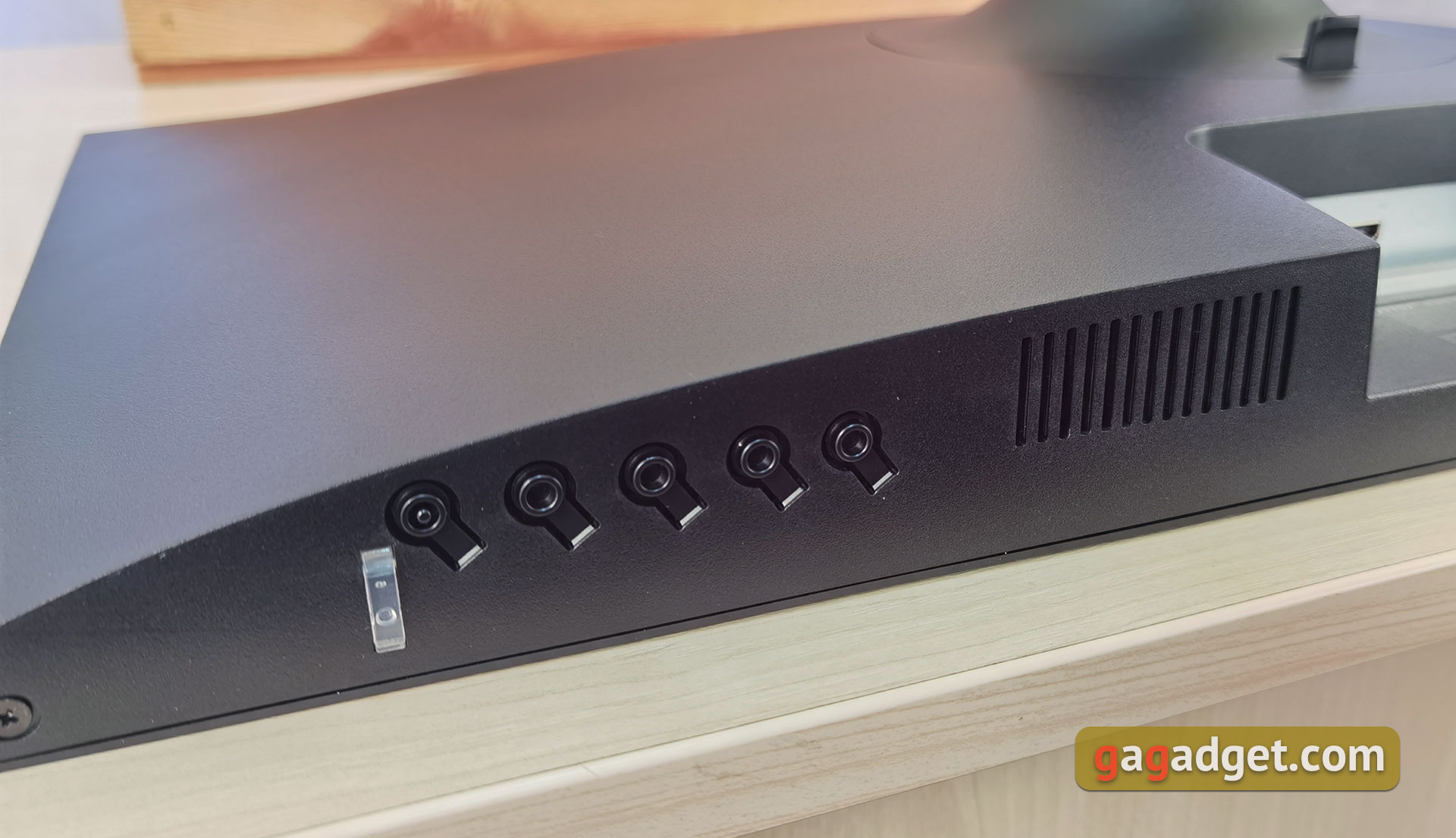Présentation du MSI Modern MD271P : moniteur de bureau 75 Hz-14