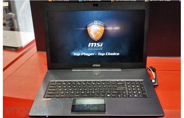 Игровой ноутбук MSI GS70 Stealth с дополнительным дисплеем, совмещенным с тачпадом Игровой ноутбук MSI GS70 Stealth с дополнительным дисплеем, совмещенным с тачпадом