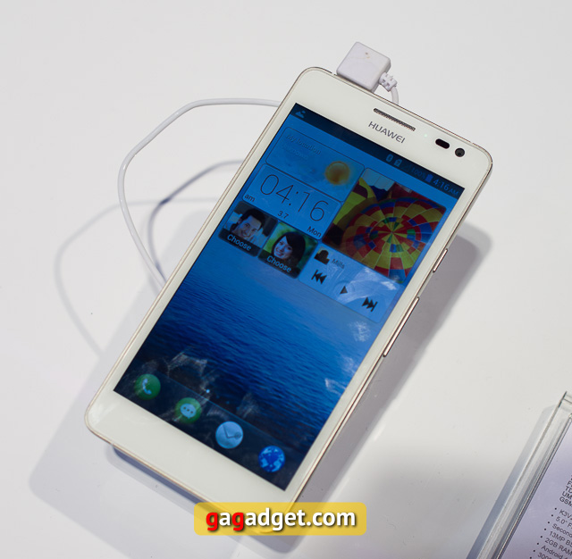 Стенд Huawei на MWC 2013 своими глазами-15