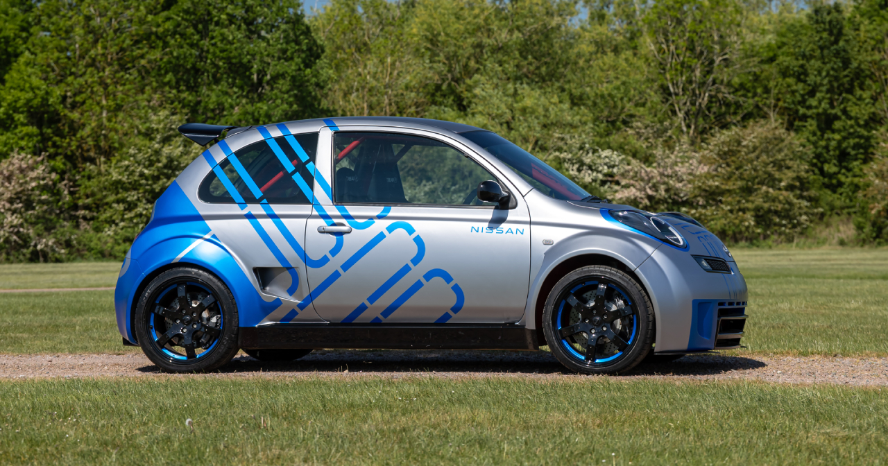 Nissan Micra 350SR на тлі пейзажу