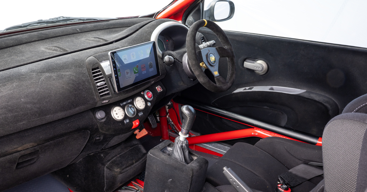 Бічний вигляд Nissan Micra 350SR