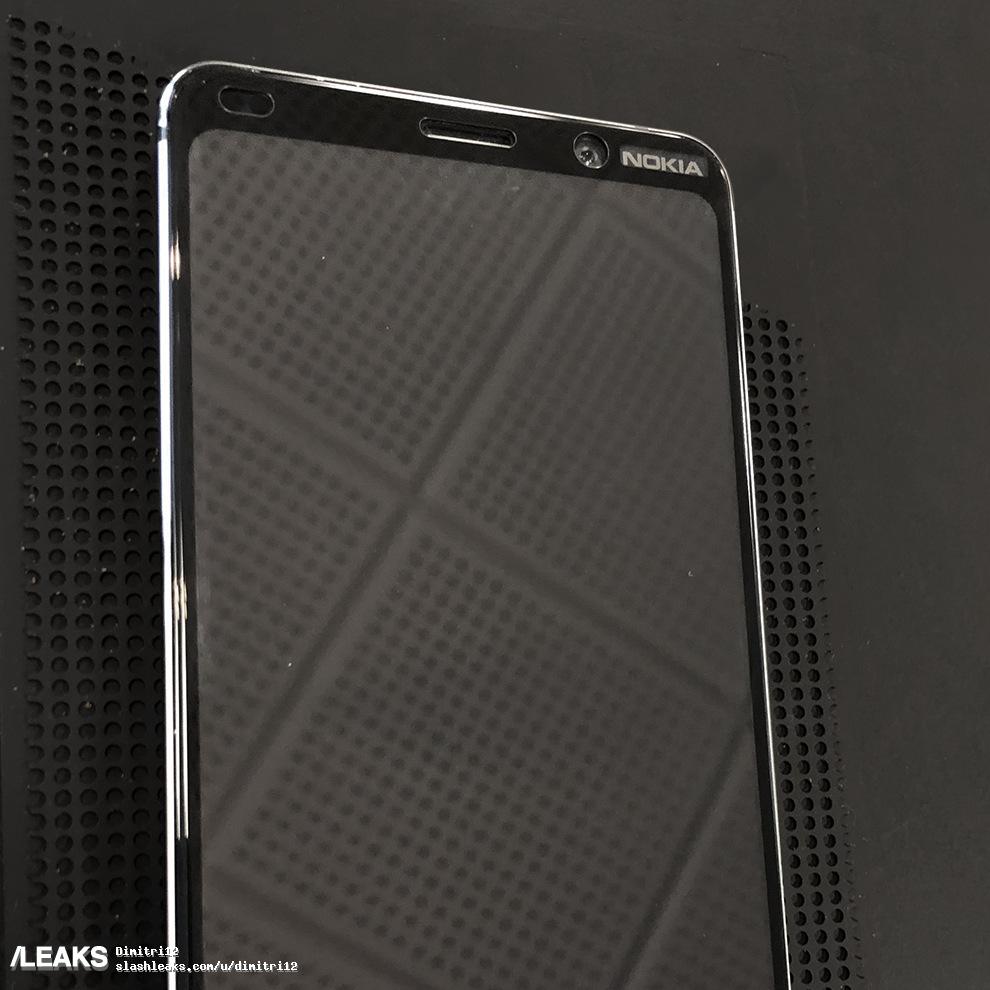 nokia-9-live-pictures-shows-the-top-front-of-the-device-387.jpg