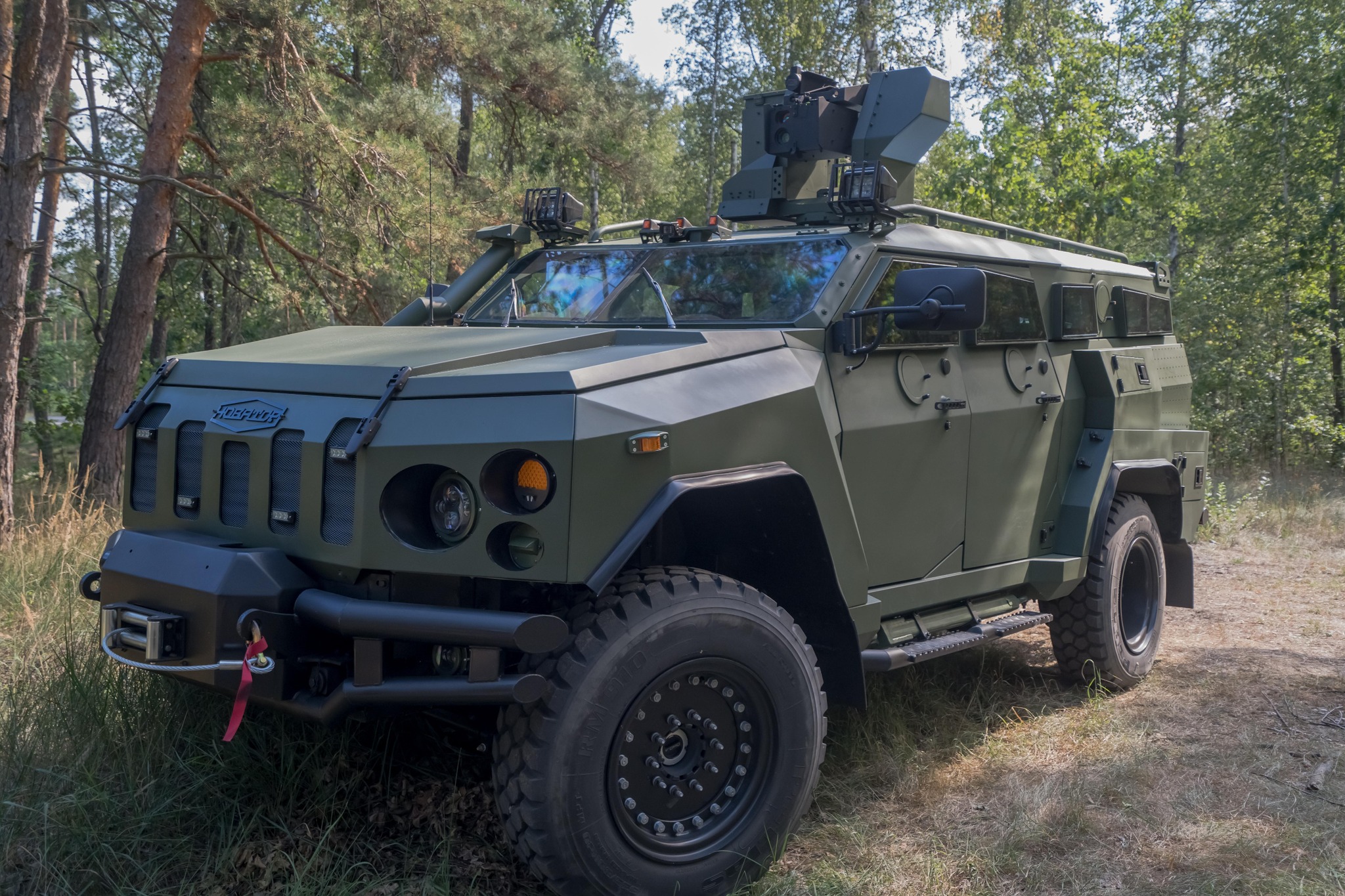 Український бронеавтомобіль 'Новатор'. Ілюстрація: Українська бронетехніка
