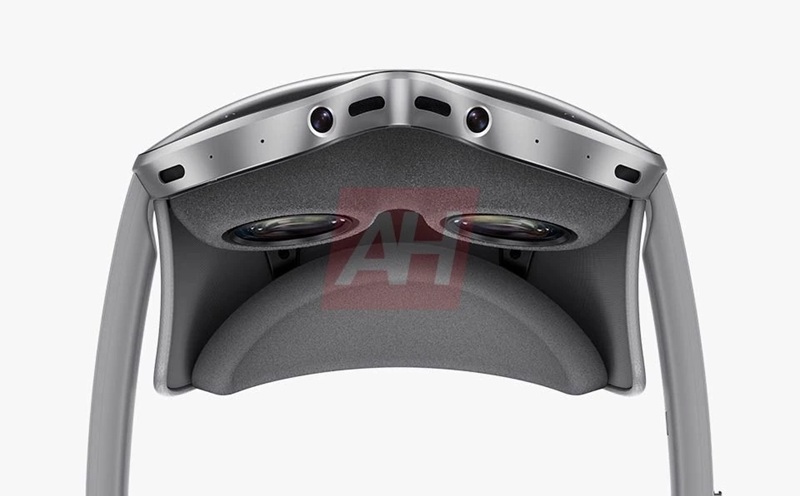 Port for external battery of the Samsung Galaxy XR