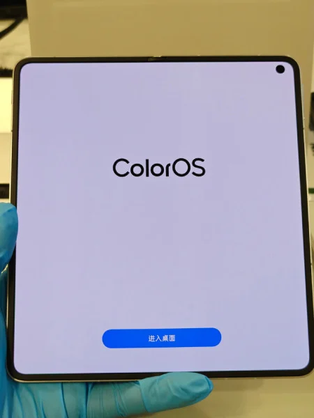 Третье изображение внутреннего дисплея Oppo Find N5