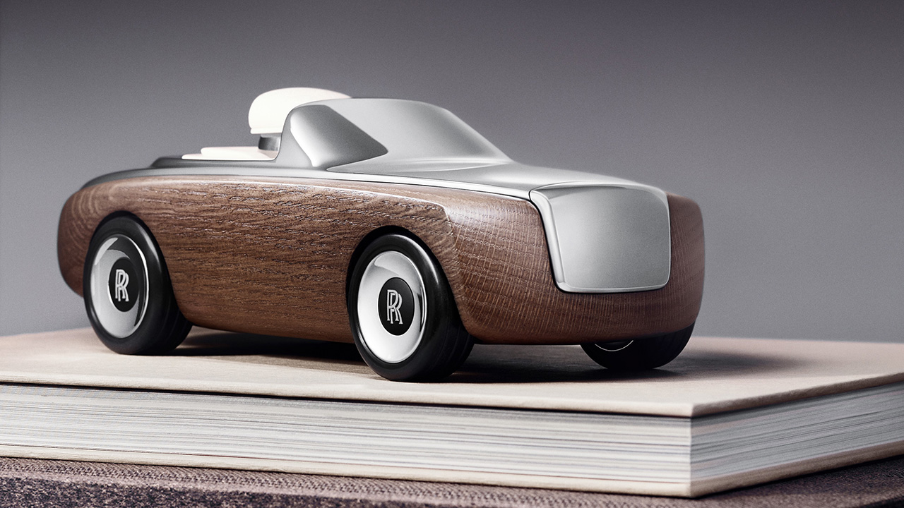 Assemblage de la Rolls-Royce Cameo en chêne et en aluminium