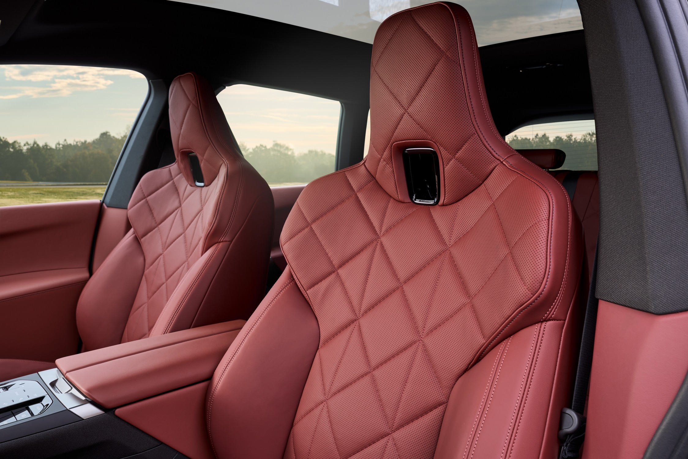 Кабіна BMW iX з новою панеллю