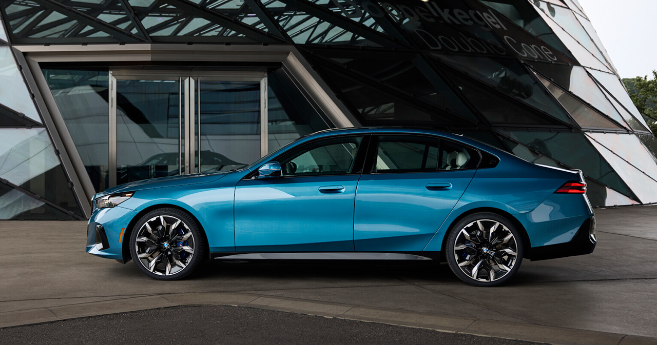BMW 540i xDrive Legacy Edition - Front view