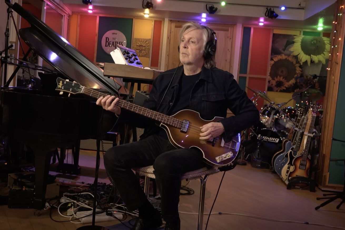Les Beatles ont sorti la chanson "Now and Then" avec la voix de John Lennon reconstituée par l'IA.