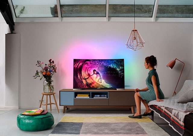 И Philips туда же: компания представила серию изогнутых Ultra HD 4K телевизоров Philips 8900-2