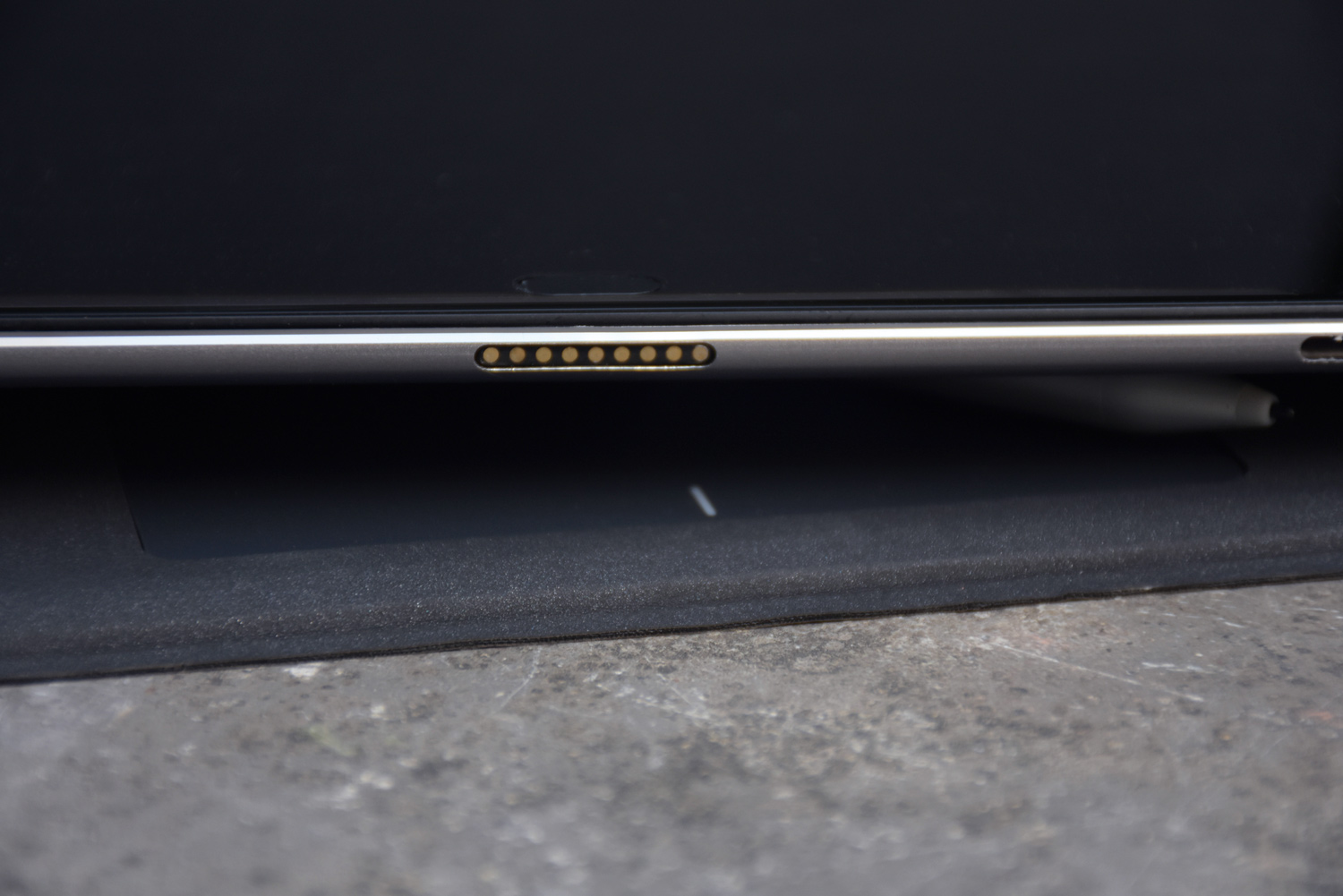 Обзор планшета Chuwi CoreBook-7 pogo pin.jpg