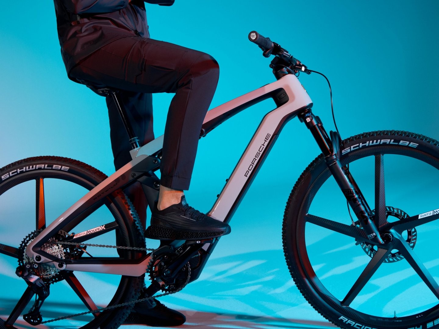 Le vélo électrique Porsche eBike Sport en action