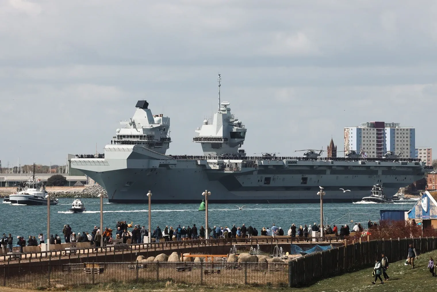 Авіаносець HMS Prince of Wales (R09) покидає Портсмут