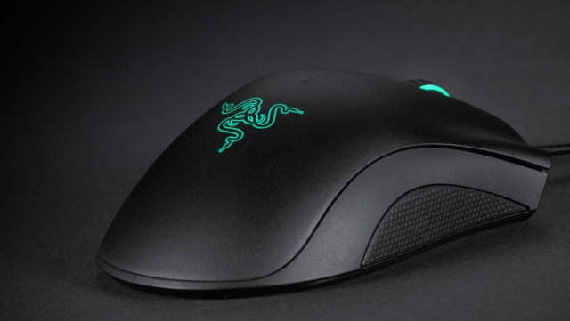 Razer выпустила игровую мышь DeathAdder Chroma с разрешением 10 000 DPI