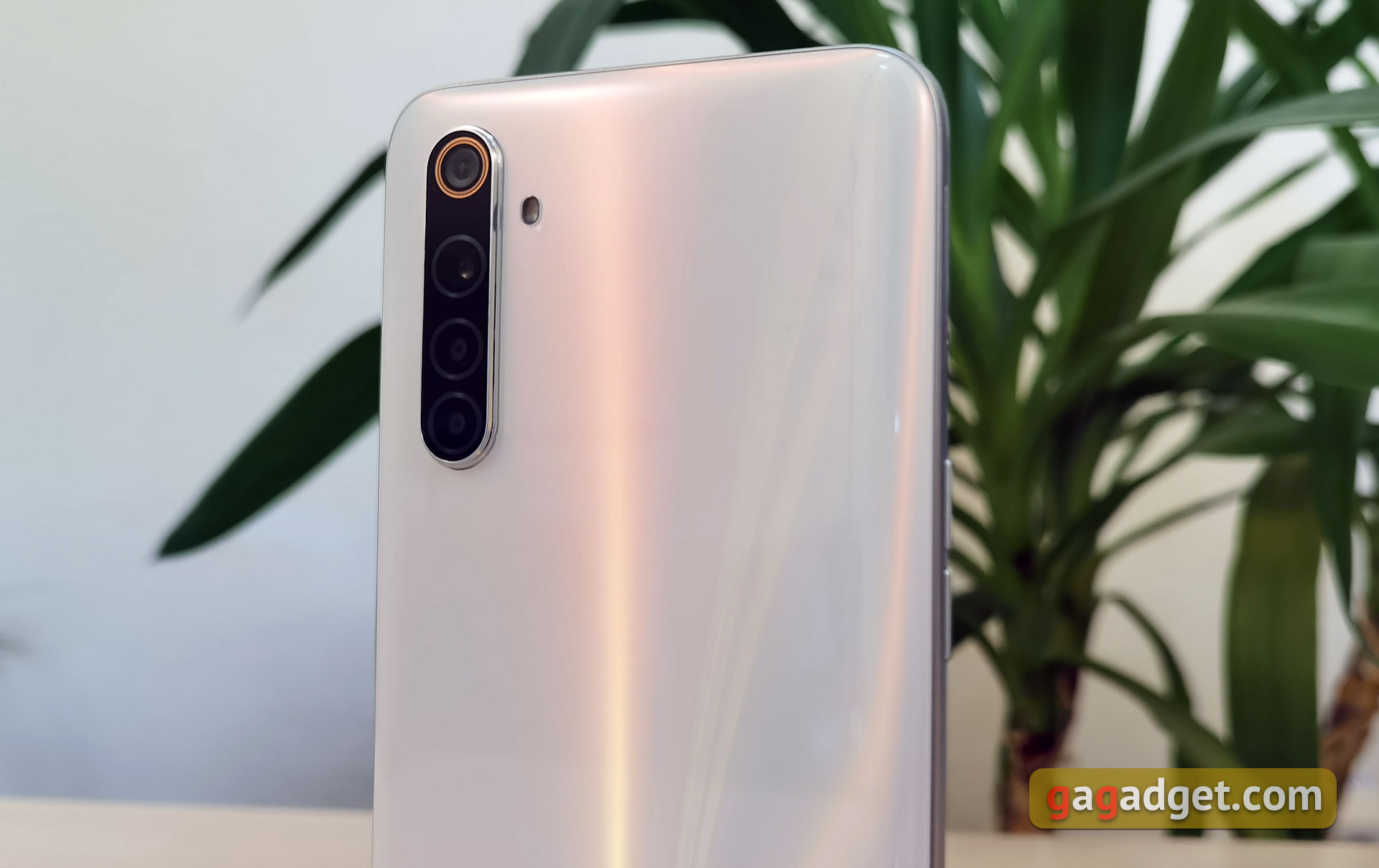 Обзор смартфона realme 6: антикризисный ценопад -19