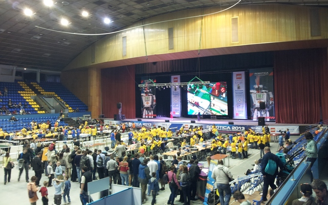 Попадание в робо-сказку: фоторепортаж с фестиваля робототехники «Robotica 2013»-2