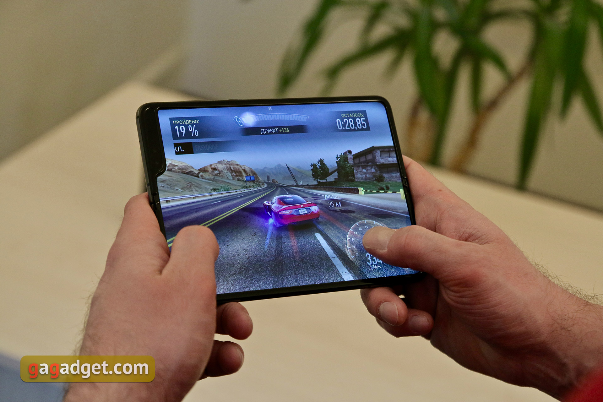 Обзор Samsung Galaxy Fold: взгляд в будущее-351