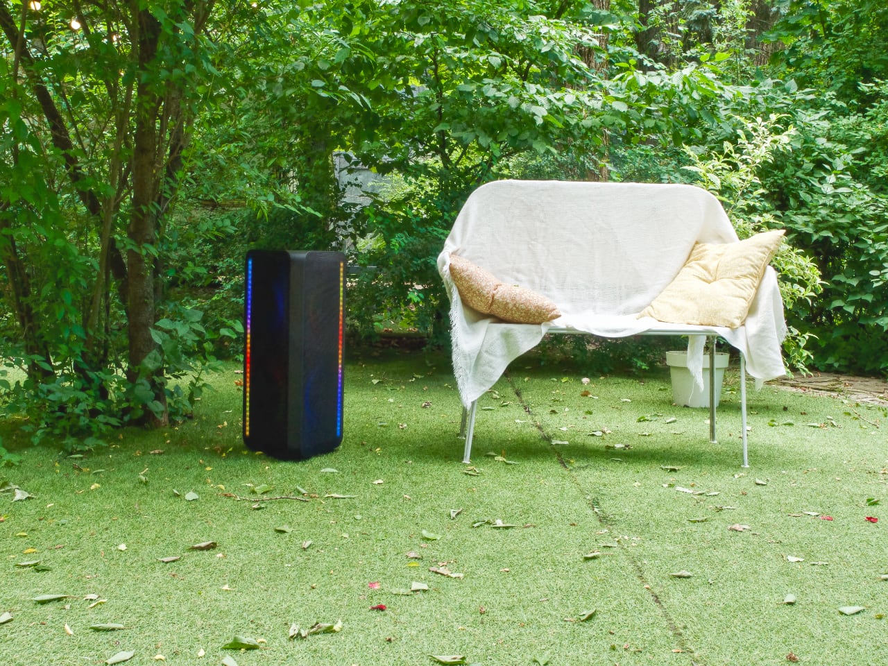 King of the vibe: Samsung Sound Tower MX-ST50B heavy-duty speaker with built-in battery and LED backlight review-54