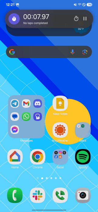 Screenshot of the One UI home screen