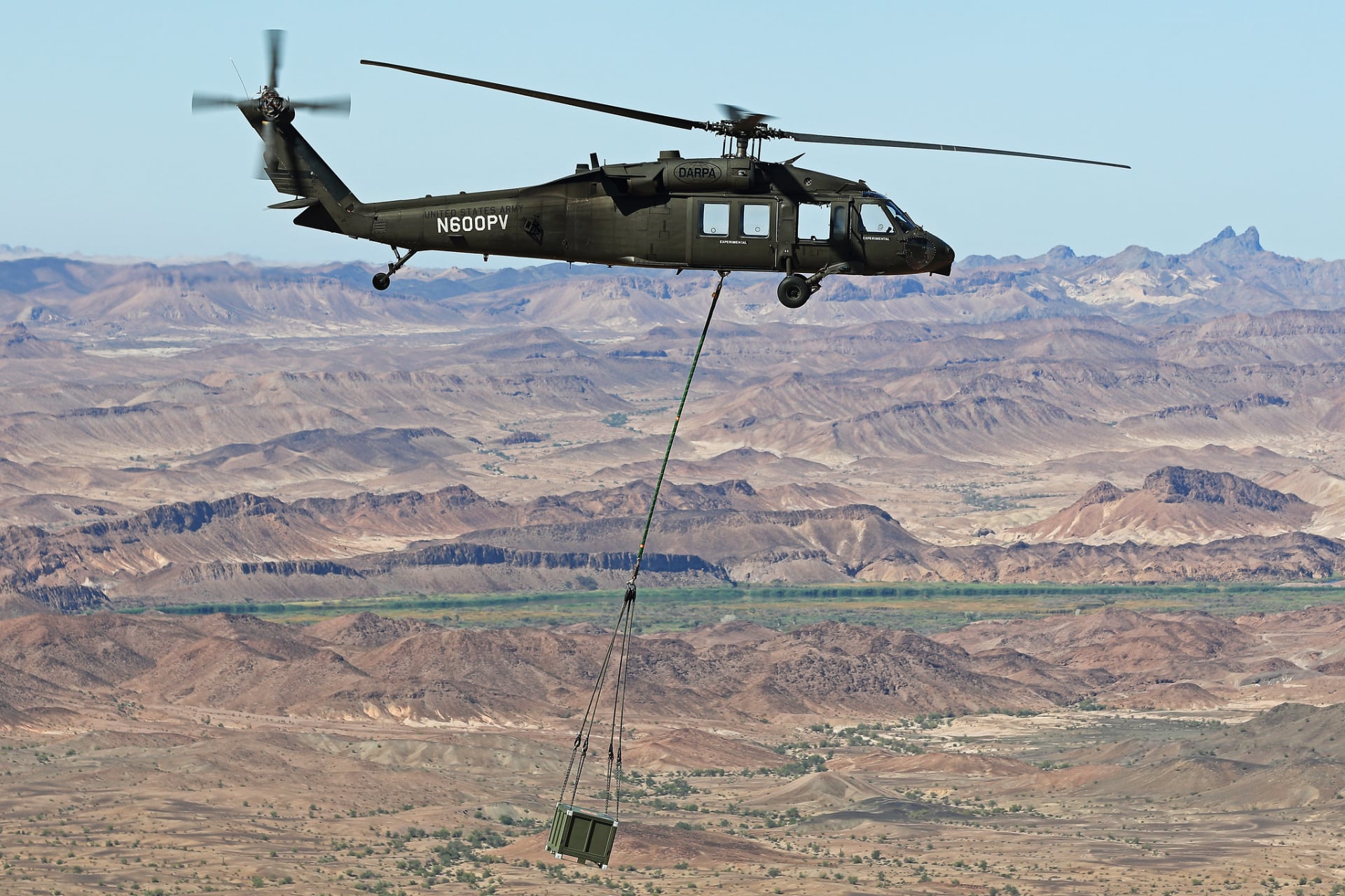 A Sikorsky UH-60M Black Hawk unmanned helicopter carries cargo during the Convergence 2022 exercise. Illustration: Lockheed Martin