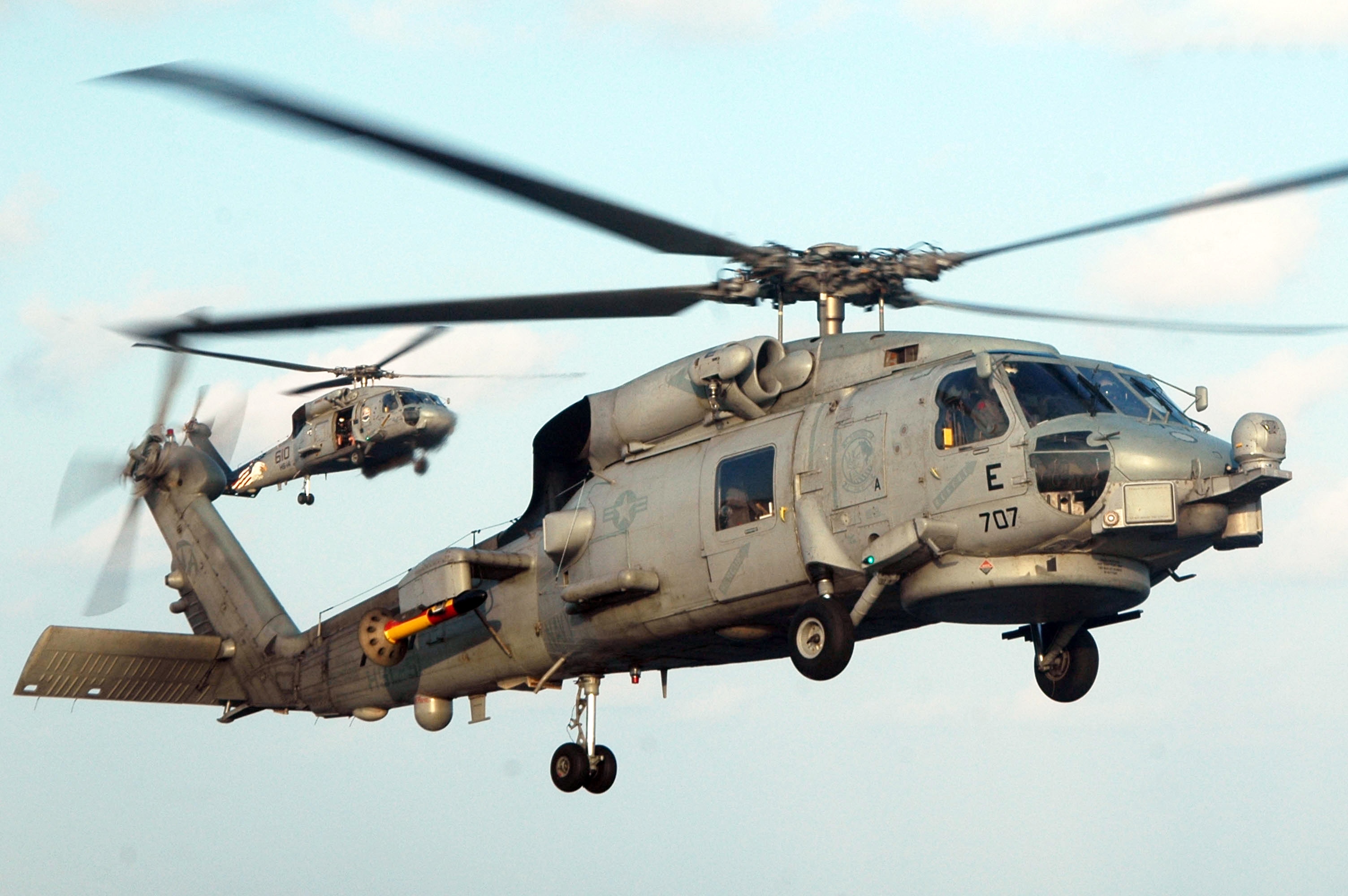 Contrat de 380 millions de dollars : l'Espagne commande à Lockheed Martin 8 hélicoptères Sikorsky MH-60R Seahawk pour remplacer les hélicoptères Sikorsky SH-3 Sea King.