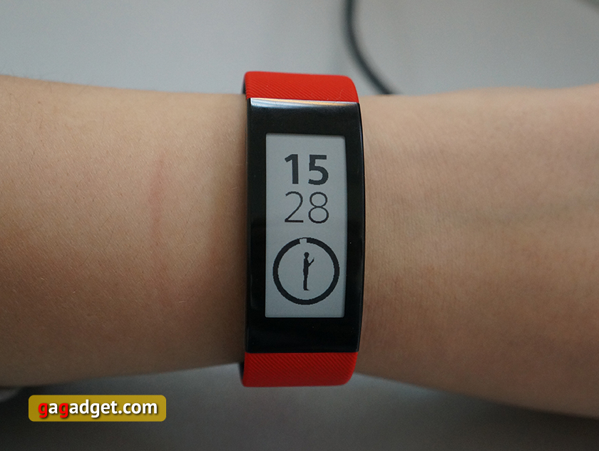 Швец и жнец: обзор Sony SmartBand Talk (SWR30)