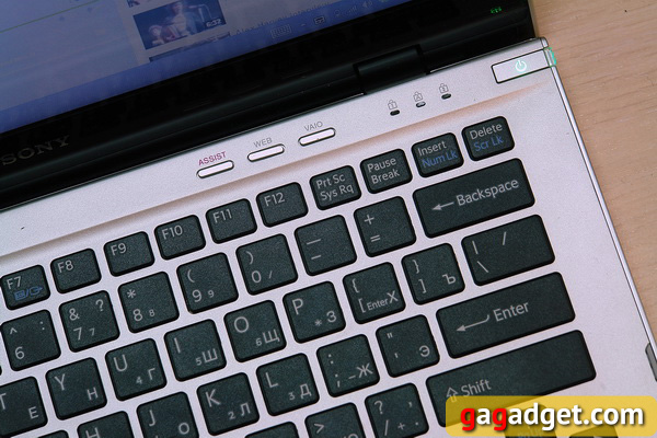 Обзор ноутбука с сенсорным экраном Sony Vaio T13 Touch (SVT1312X1RS)-12