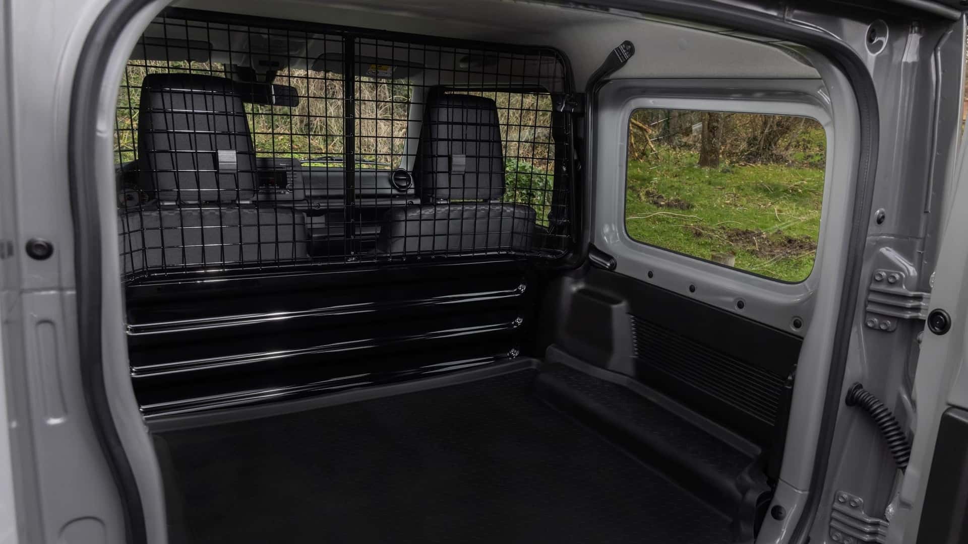 Suzuki Jimny 55ème Anniversaire у Франції - фото 7