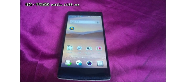 Живые фото смартфона Oppo Find 7 и его упаковки попали в сеть